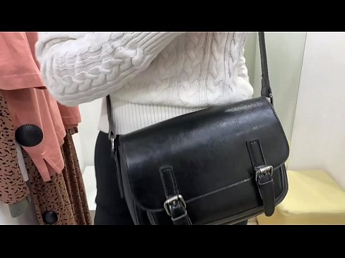 ❤️ 試着室でディルドを使った若い雌犬フェラルベリーの公開オナニー ポルノvk ❌️